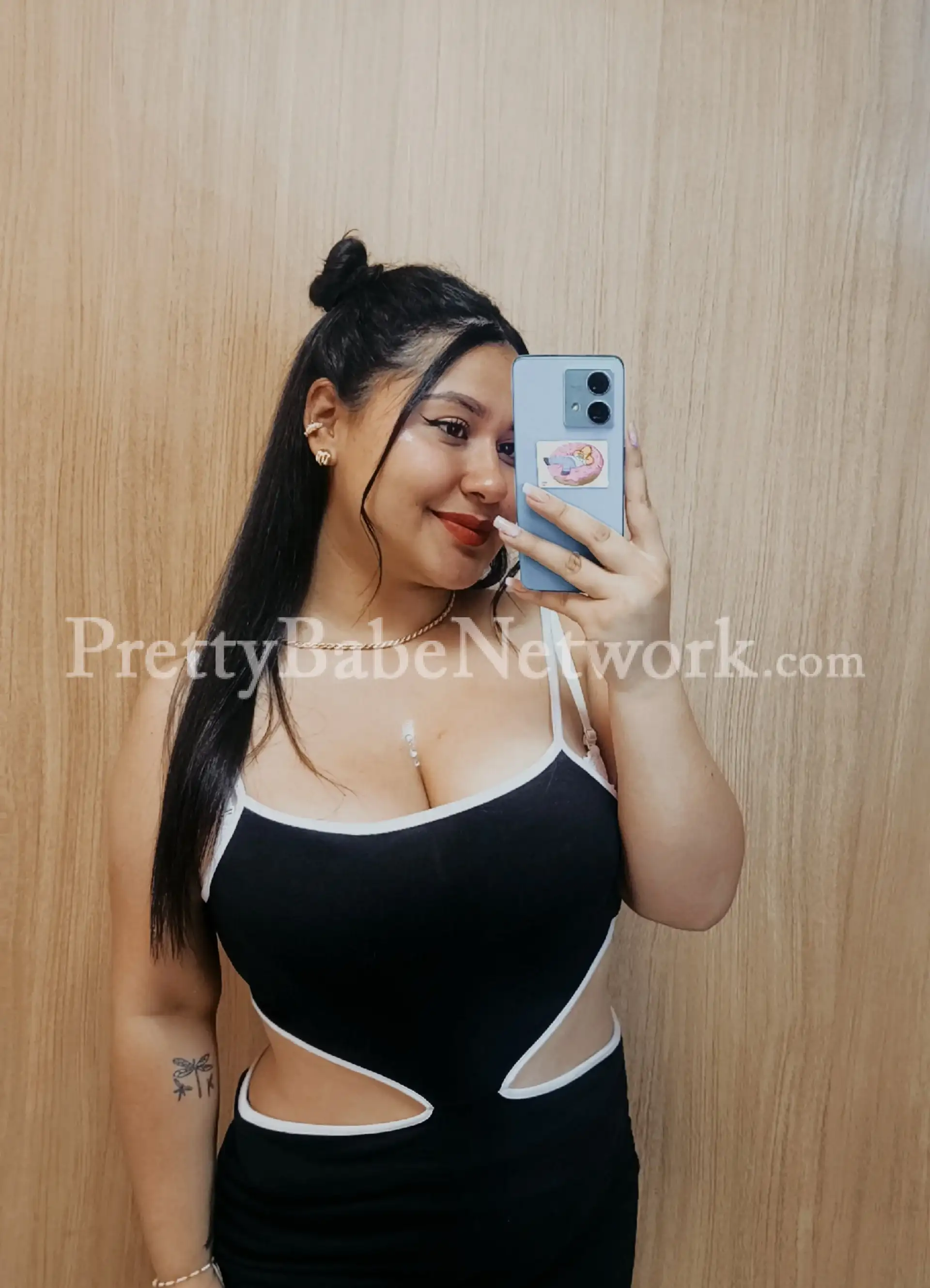 Chubby High-Profile Gaur City Escort Kanika for Unlimited Sex